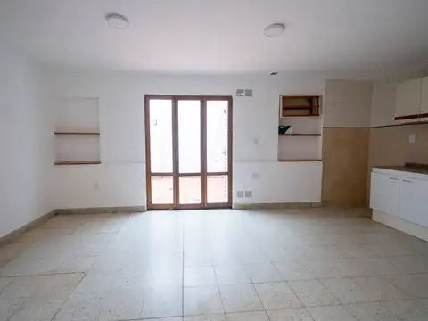 Casa 6 ambientes con 2 baños