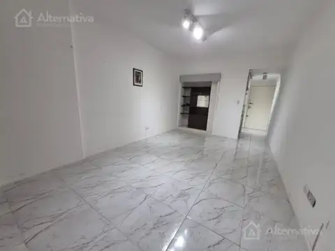 Av. Corrientes  al 1600 entre Rodriguez Peña y Montevideo