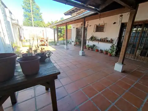 Casa 5 ambientes con 2 baños
