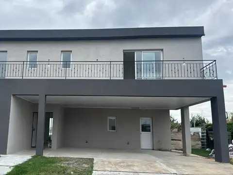 Casa 5 ambientes con 3 baños