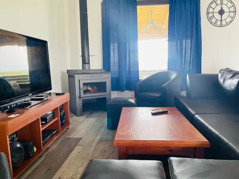 Casa 4 ambientes con 2 baños