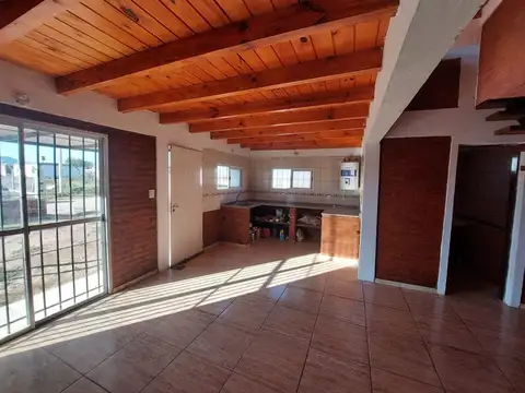 Casa 2 ambientes con 1 baño