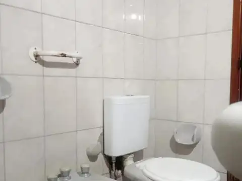 CASA 2 DORMITORIOS LOCAL COMERCIAL AV 44