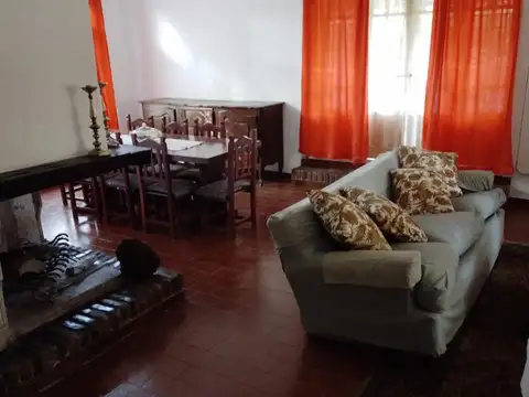 Casa 5 ambientes con 4 baños