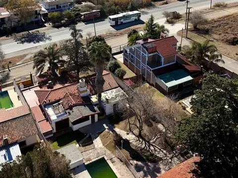 Casa 11 ambientes con 5 baños