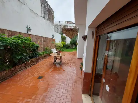 Casa 10 ambientes con 3 baños