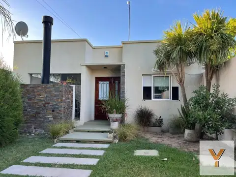 Casa en venta - 2 Dormitorios 1 Baño - 370Mts2 - Villa Parque Sicardi