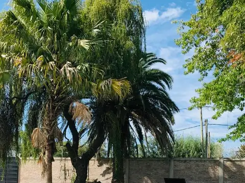 CASA QUINTA CON PILETA,  PARRILLA