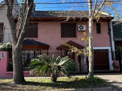 Castelar Norte Parque Ayerza Venta chalet 5 ambientes