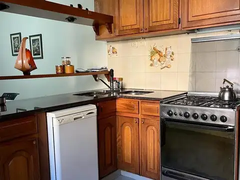 Casa 5 ambientes con 2 baños