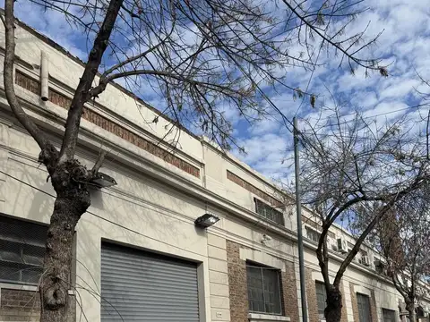 VENTA DE GALPON DE 2,475 M2 CON OFICINAS EN PARQUE PATRICIOS - DISTRITO TECNOLOGICO