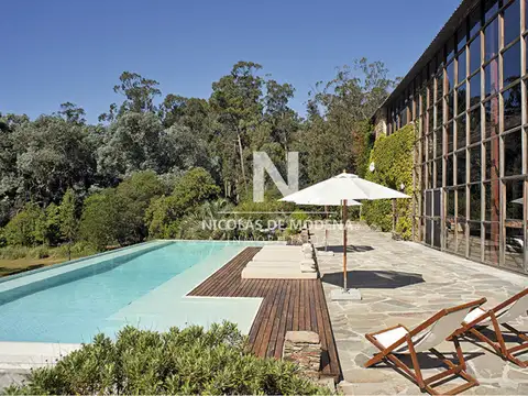 Casa 6 ambientes con 4 baños