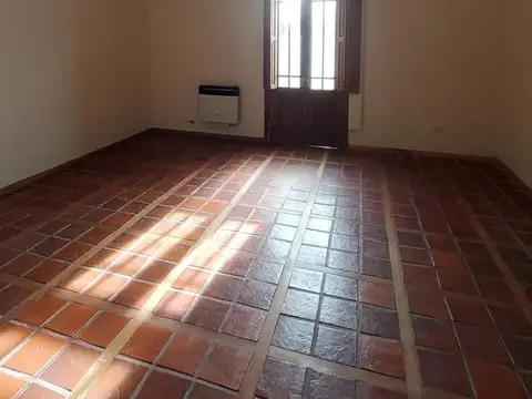 Casa 2 ambientes con 1 baño
