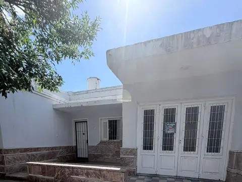 CASA 3 DORMIOTORIOS EXCELENTE UBICACION - EMPALME