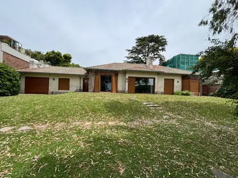 Casa en Venta con 4 cocheras