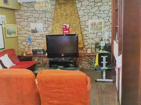 Casa 6 ambientes con 4 baños