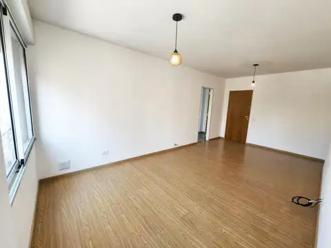 Departamento en alquiler Rosario 2 habitaciones con cochera Balcarce y Urquiza. Impecable.