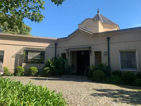 Casa en Alquiler con 5 cocheras