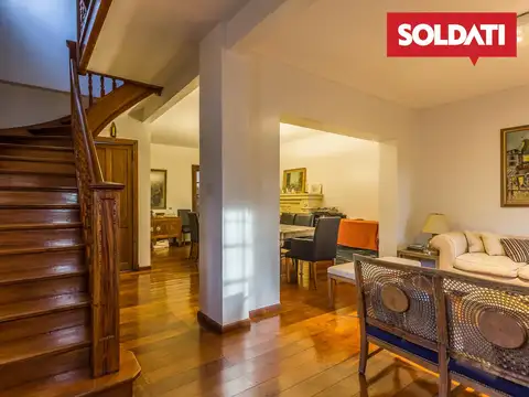 Casa en Venta con 2 cocheras