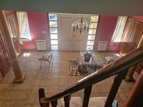 Casa 8 ambientes con 3 baños