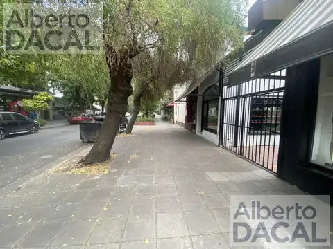 Local en Alquiler en City Bell, $ 820.000