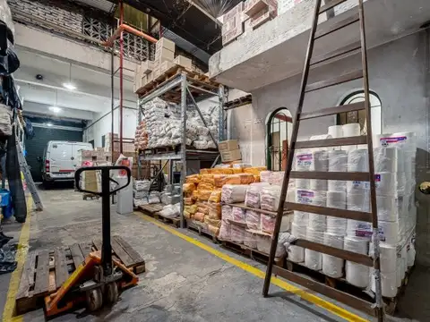 Venta. Depósito. Floresta. Zona comercial.