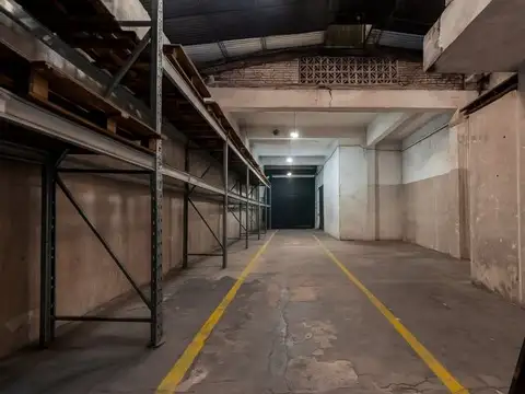 Venta. Depósito. Floresta. Zona comercial.