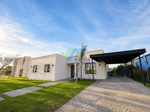 Casa con pileta a la laguna - SAN MATIAS