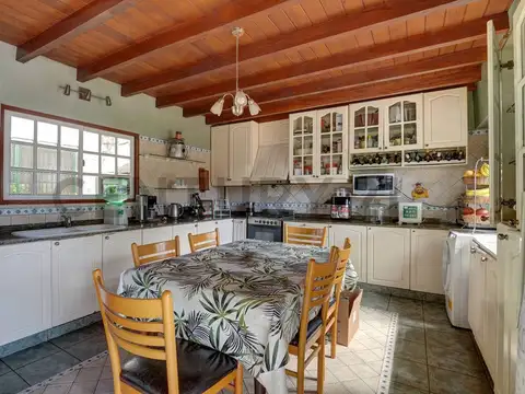 Casa 5 ambientes con 2 baños