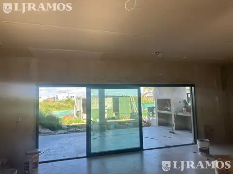 Casa 5 ambientes con 2 baños