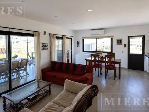 Casa en Venta en Pilar del Este - Santa Lucia, USD 185.000