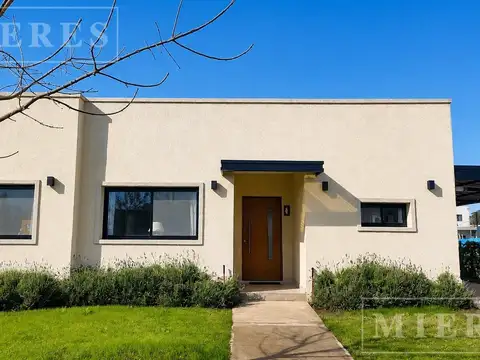 Casa en venta en Santa Lucia, Pilar del Este