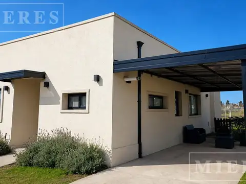 Casa en venta en Santa Lucia, Pilar del Este, Calle Torra 2814