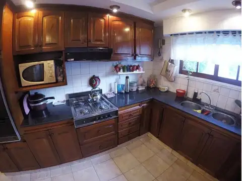 Casa 5 ambientes con 3 baños