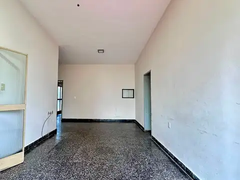 Casa 6 ambientes con 1 baño