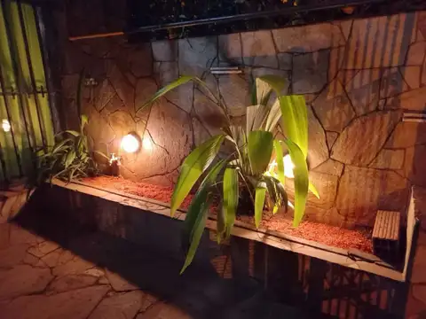 Casa en planta alta de dos dormitorios en alquiler. La Florida