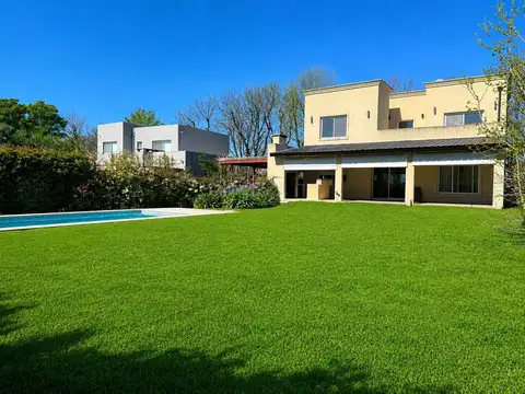 Venta de Casa en Santa Guadalupe, Pilar del Este, Pilar
