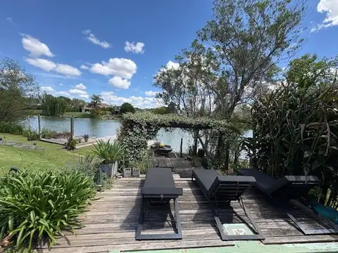 Casa 6 ambientes con 4 baños