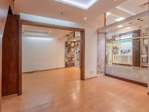 Local en Alquiler en FLORIDA Y CORRIENTES. 5,60 de vidriera - Galeria Central