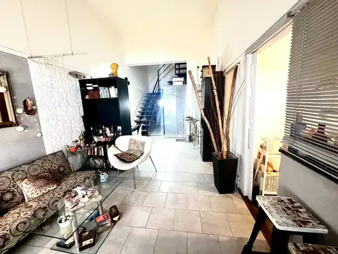 VENTA HERMOSO PH EN VILLA BALLESTER SIN EXPENSAS