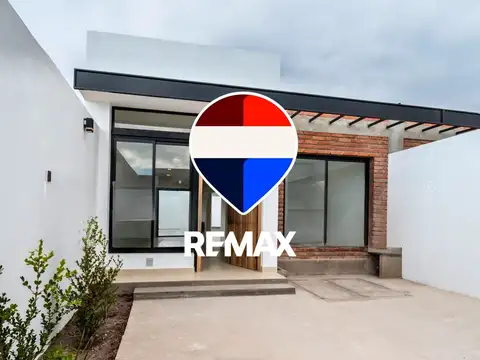 CASA EN VENTA A ESTRENAR EN VIA AURELIA ZONA SUR