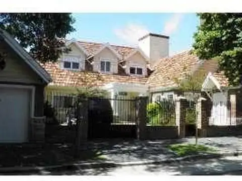 Olivos | Exclusiva Propiedad 5 Ambientes 400m2 cub | Lote 726m2