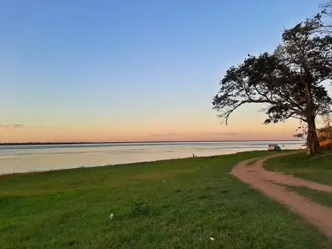 Gran esquina con encanto natural, Paso de la Patria