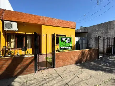 CASA 3 AMBIENTES Y DEPARTAMENTO - MERLO CENTRO