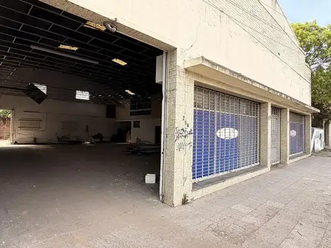 Local en Villa Primera