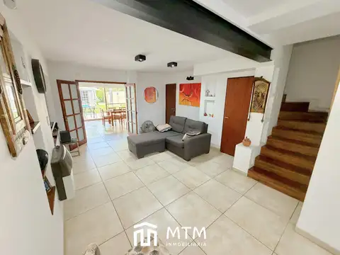 Casa en Venta con 3 cocheras