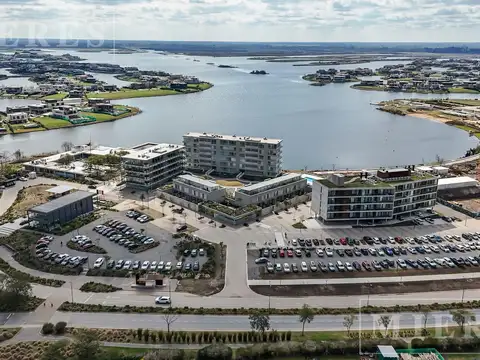 Lote con espejo de agua en barrio Acacias en Puertos