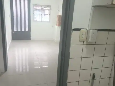 Depto Tipo Casa en Alquiler en Monte Castro, $ 950.000
