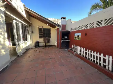 Venta o Alquiler PH de 4 ambientes con gran patio y parrilla – Sin Expensas – Lanús Oeste