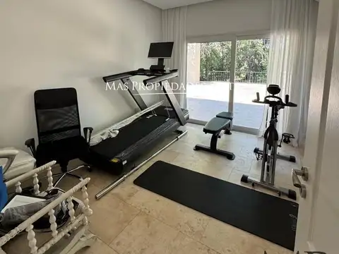 Casa en Venta con 5 cocheras